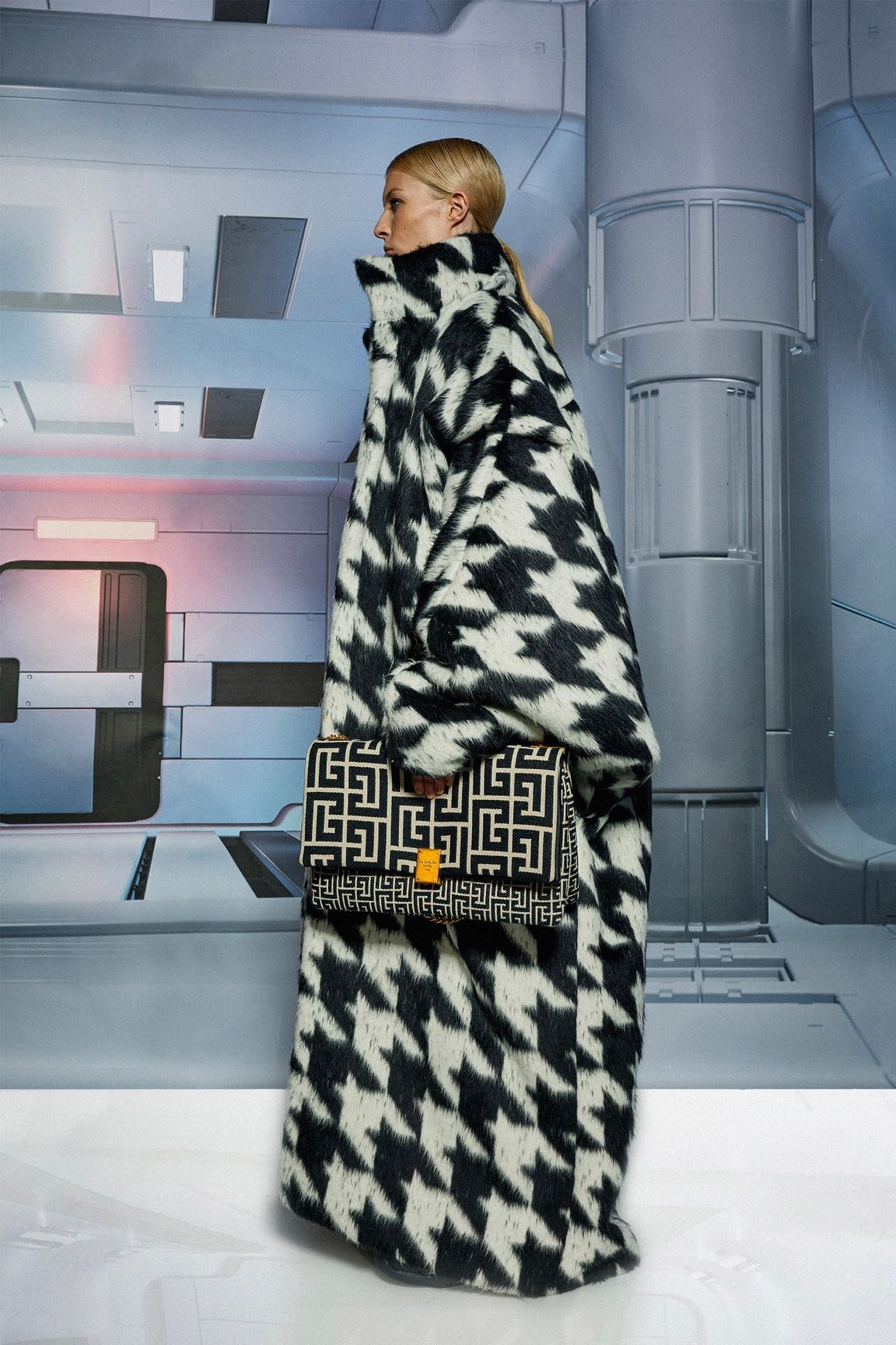 Maxi clutches: Είναι η all-day τσάντα της άνοιξης-5