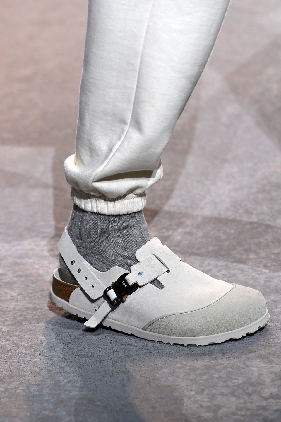 Dior & Birkenstock δημιούργησαν τα νέα ugly cool shoes-2