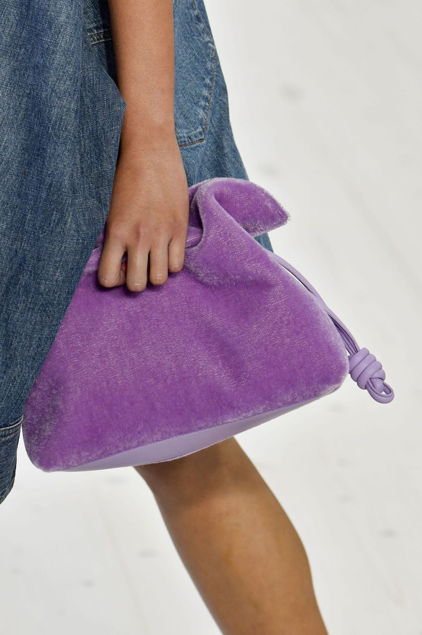 Maxi clutches: Είναι η all-day τσάντα της άνοιξης-4