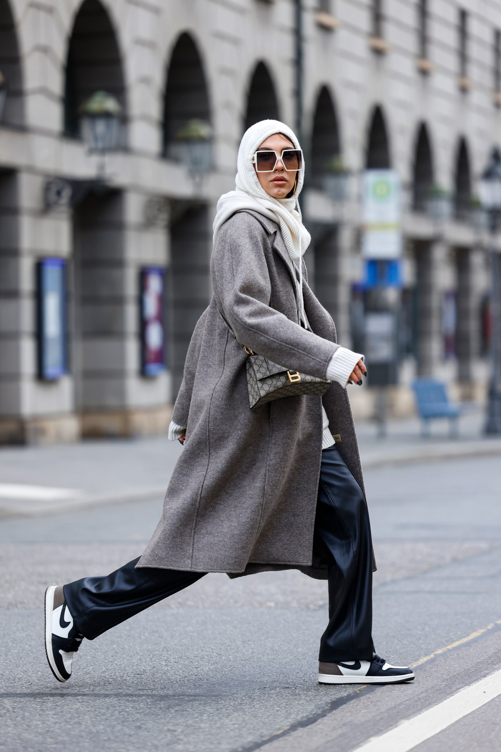 Jordans: 8 street style συνδυασμοί με τα πιο hot sneakers της άνοιξης-4