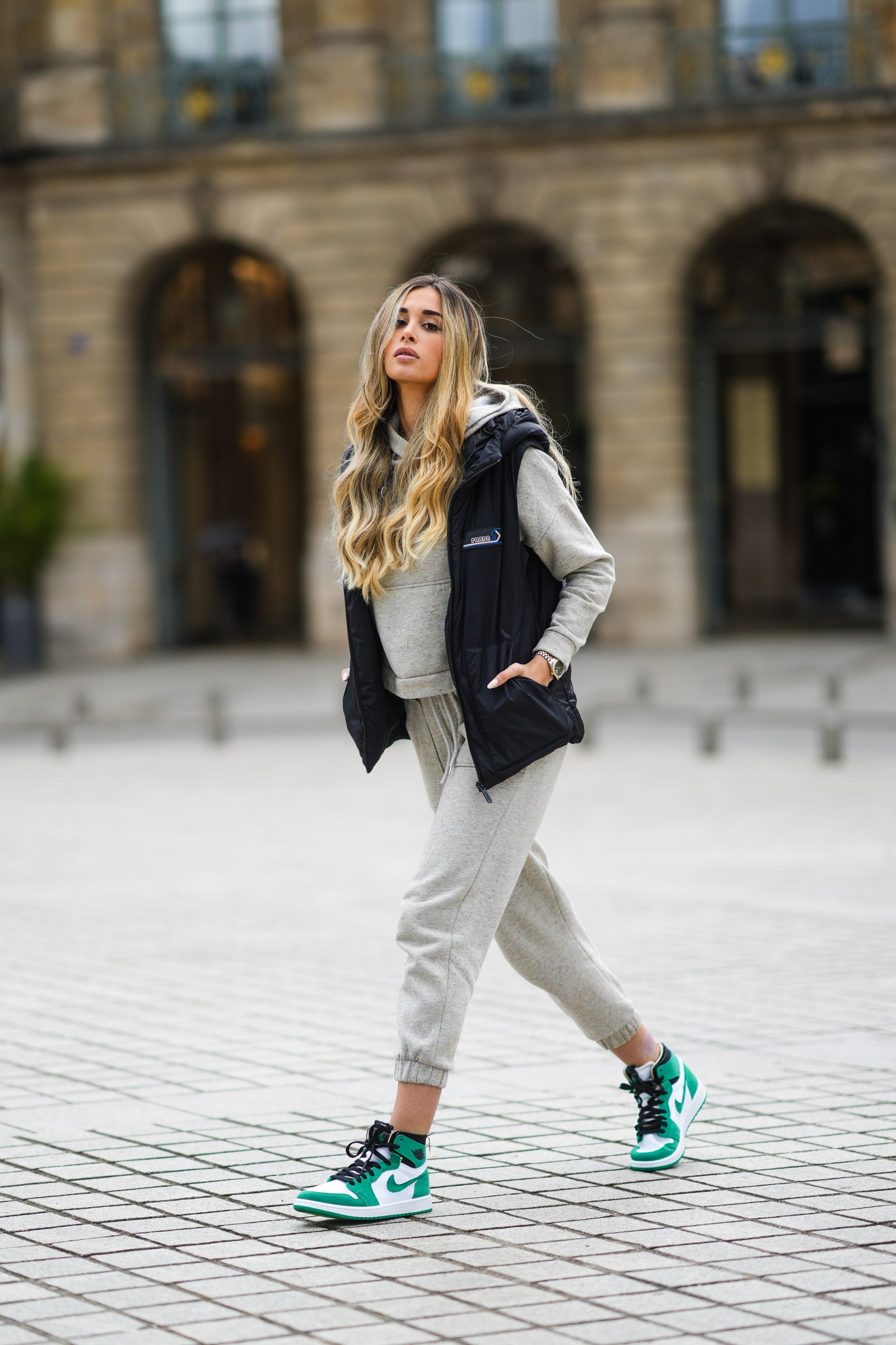 Jordans: 8 street style συνδυασμοί με τα πιο hot sneakers της άνοιξης-5