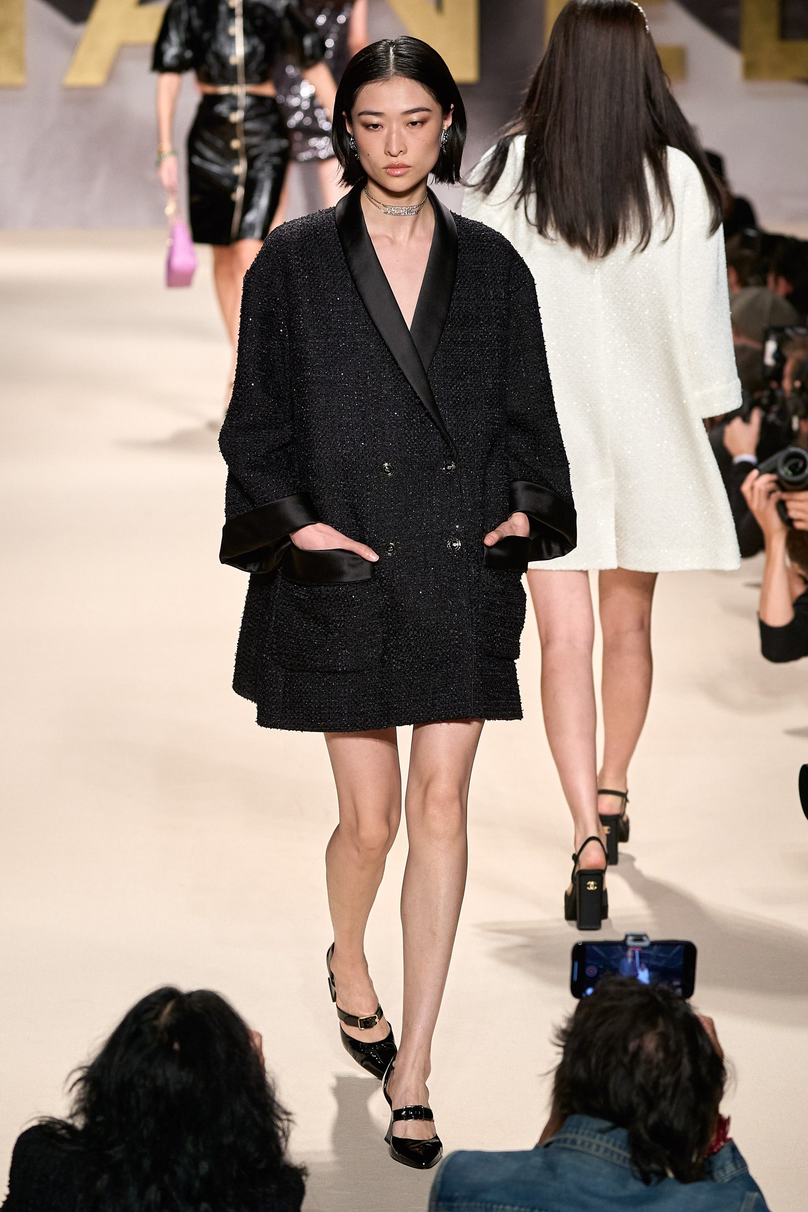 Το oversized blazer γίνεται το πιο σέξι βραδινό κομμάτι-4