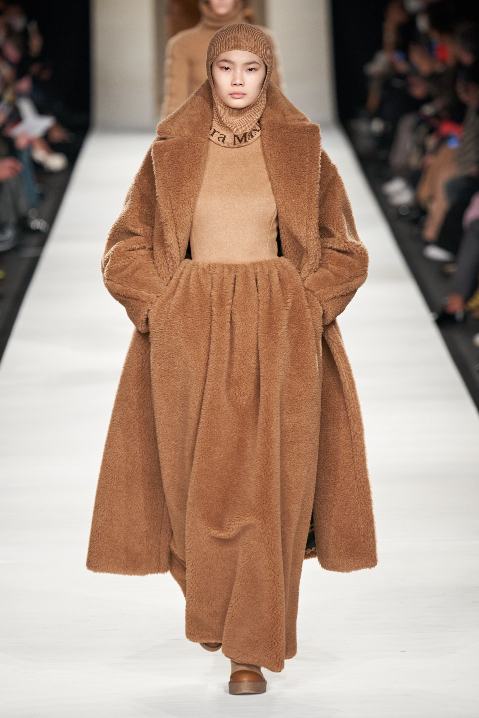 5 πράγματα που πρέπει να ξέρετε για την Alpine chic συλλογή του οίκου Max Mara-4