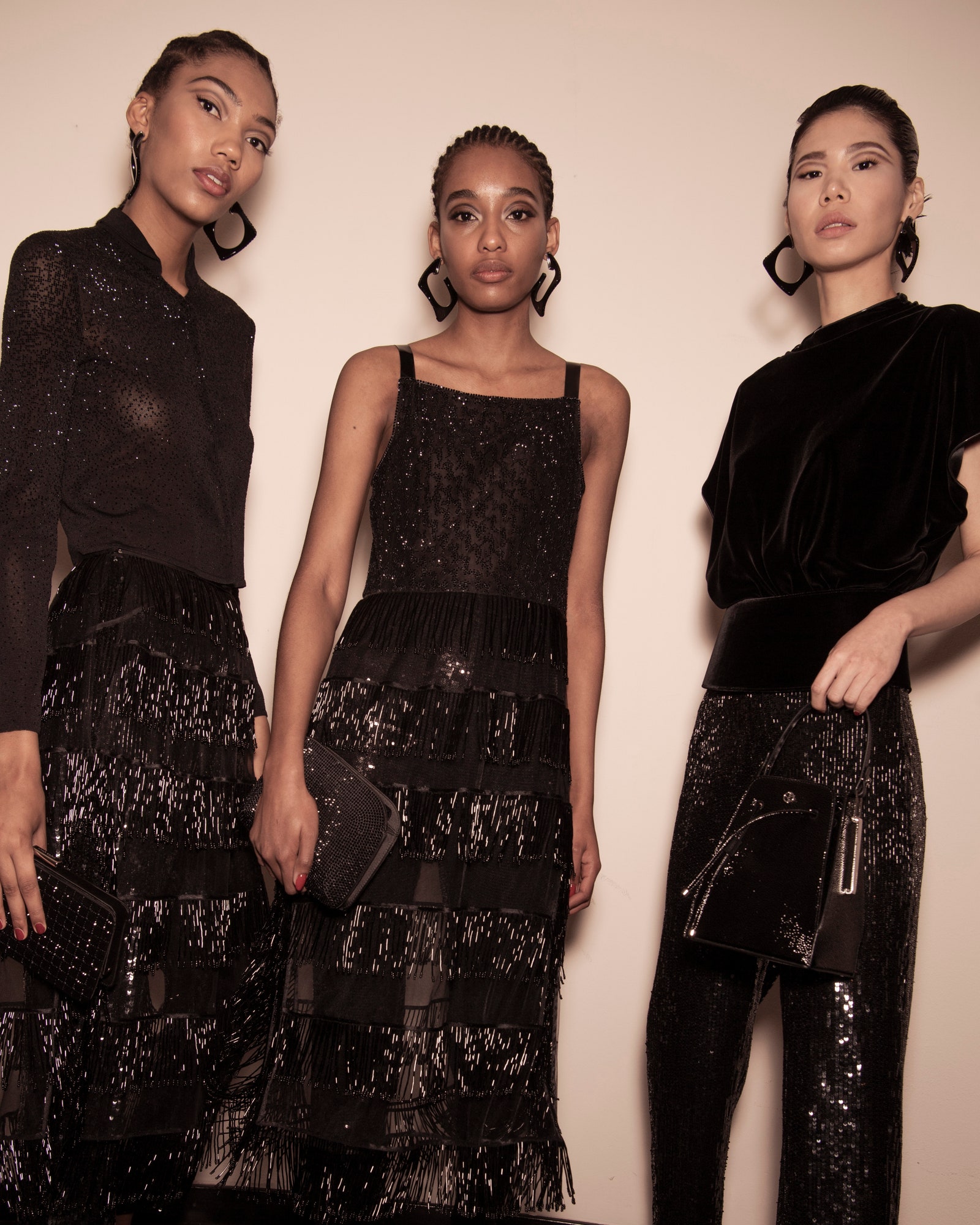 Giorgio Armani FW22: Ένα λαμπερό show χωρίς μουσική ως ένδειξη συμπαράστασης στην Ουκρανία-2