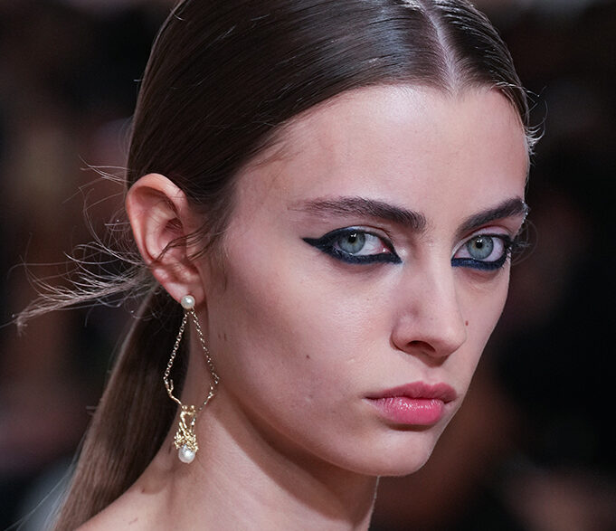 8 εντυπωσιακά cat eyeliner tricks για να μεγεθύνετε το βλέμμα σας