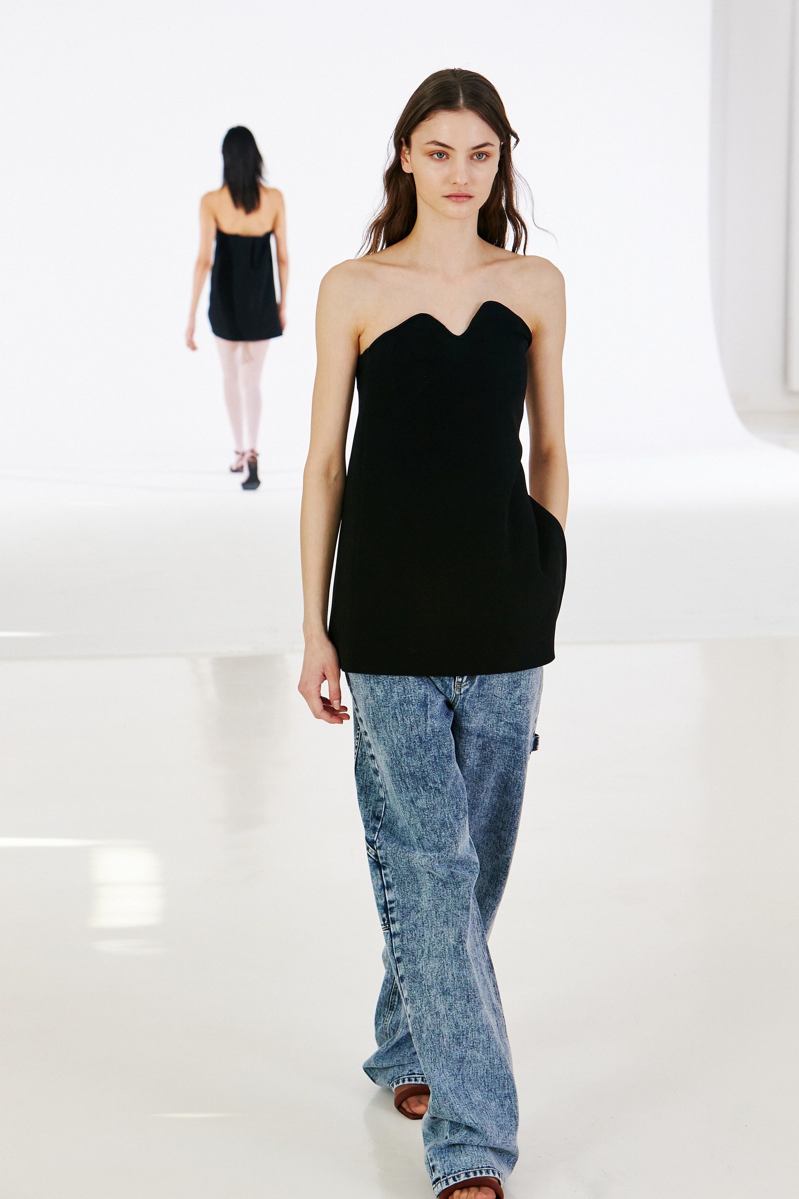 Bare shoulders: Τα πιο σέξι τοπ της άνοιξης είναι strapless-2