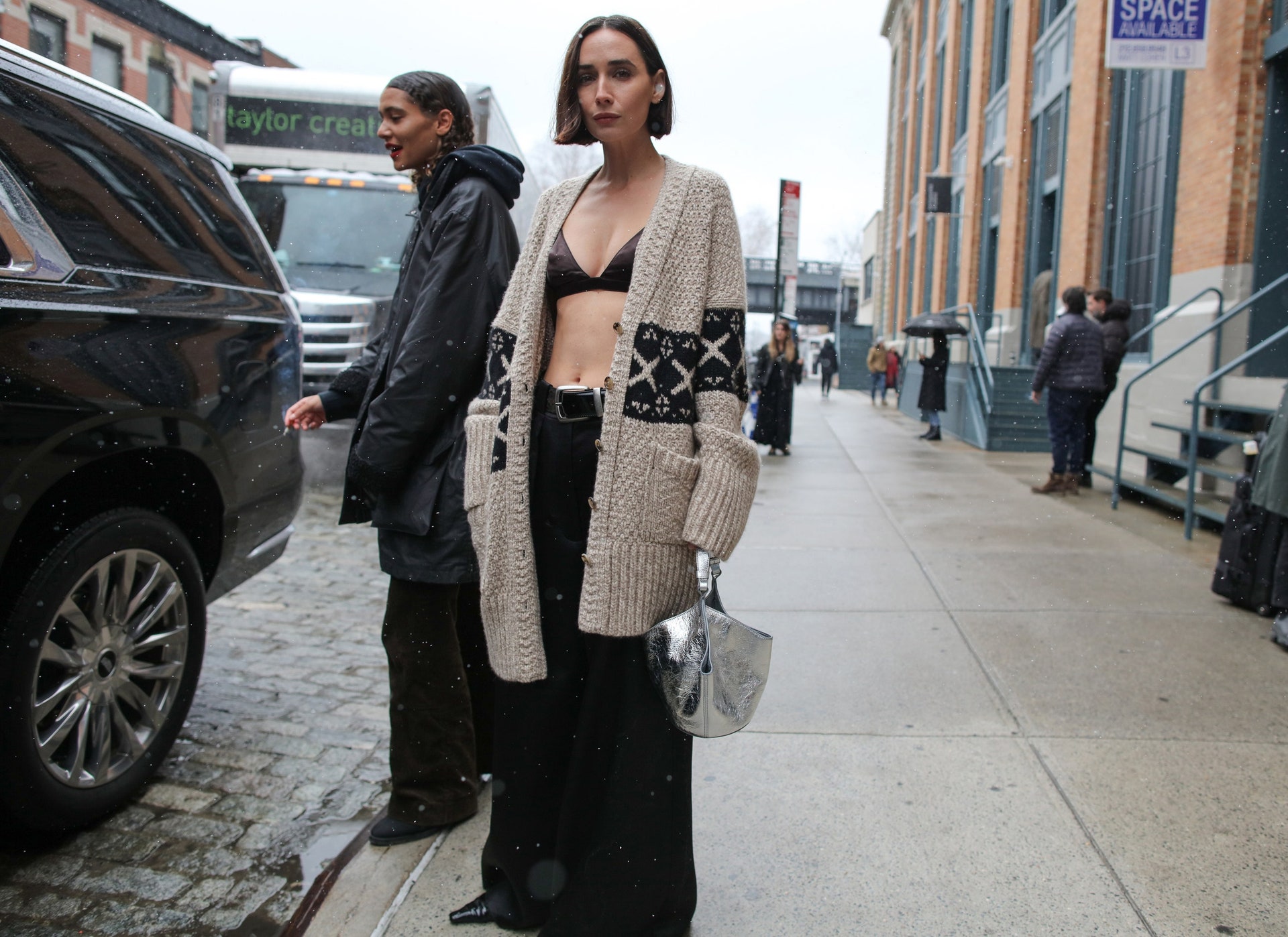 Το street style της Νέας Υόρκης ορίζει το νέο sexy look-1