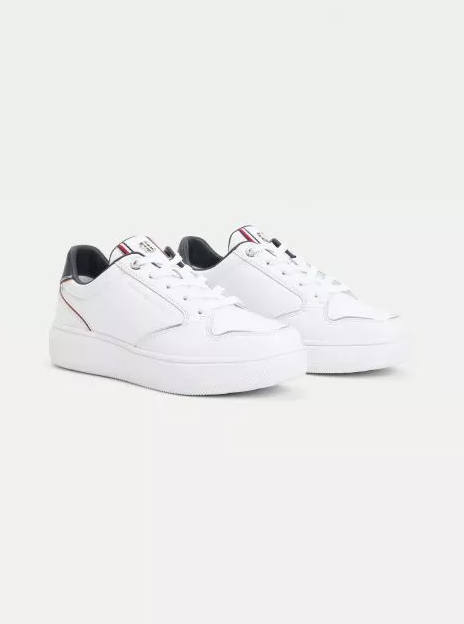 Λευκά sneakers: 8 fresh σχέδια για τα ανοιξιάτικα outfits-8