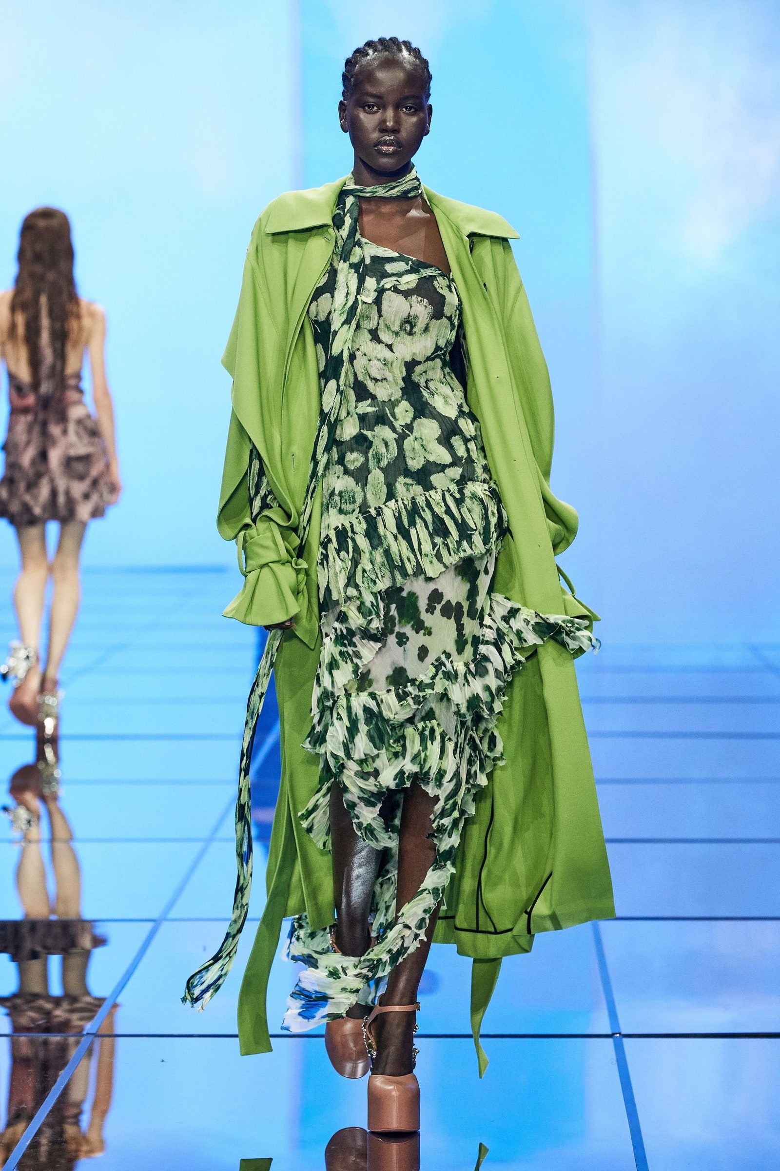Bracelet platforms: Το shoe trend που ψηλώνει τα πόδια-7