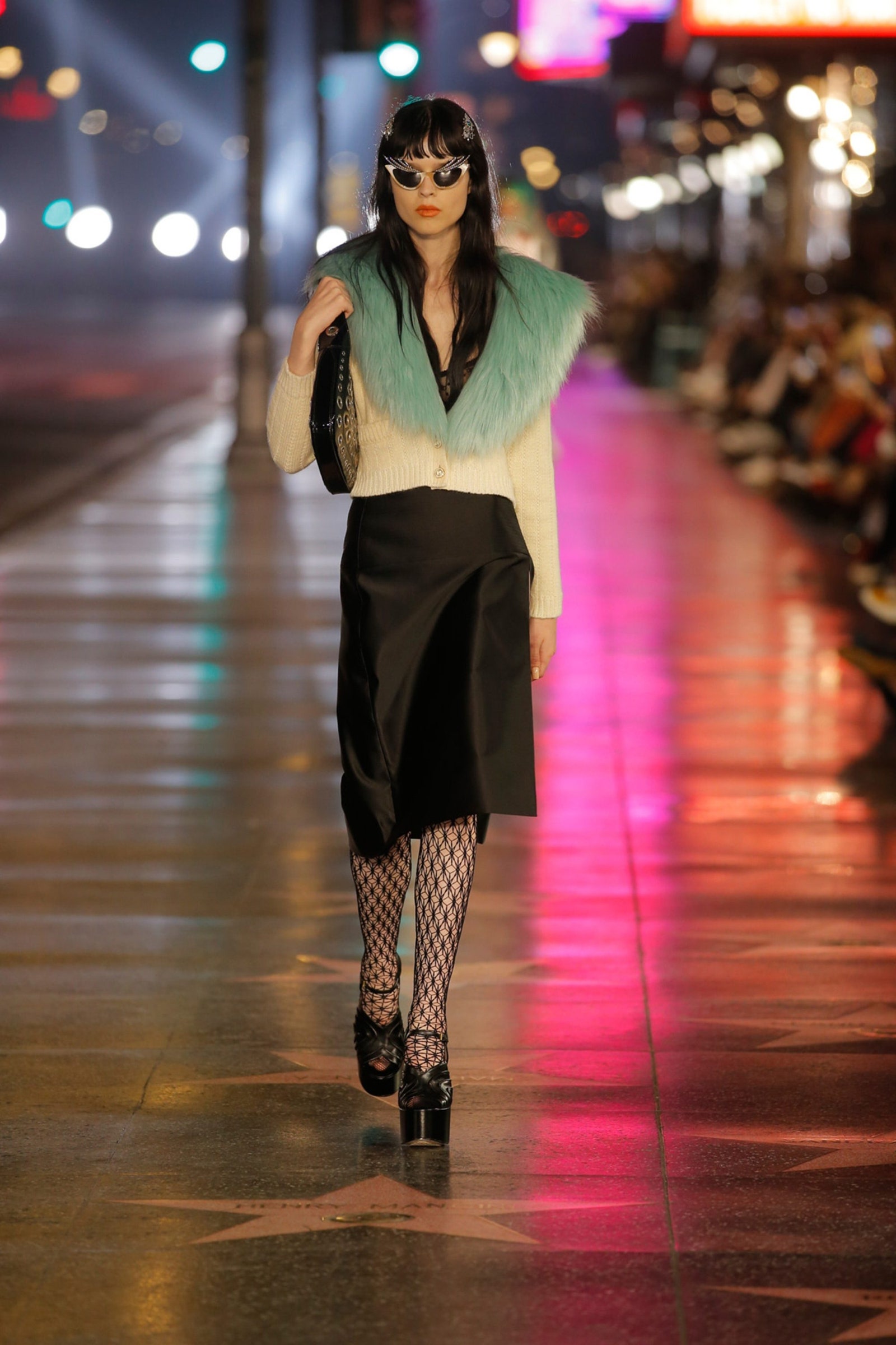 Bracelet platforms: Το shoe trend που ψηλώνει τα πόδια-2