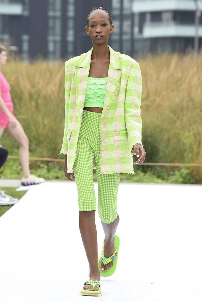 Flip-Flop sandals: Οι cool και κομψοί συνδυασμοί με το shoe trend της άνοιξης-3