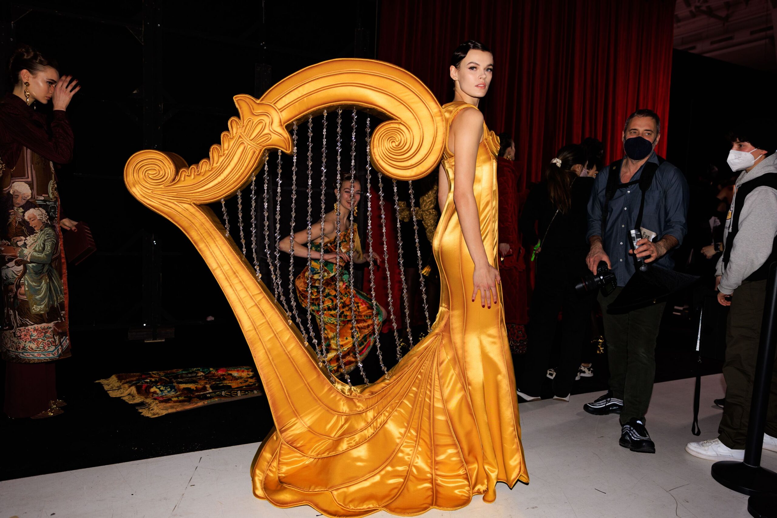 5 πράγματα που πρέπει να ξέρετε για το AW22 Show του Moschino-2