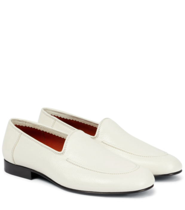 Λευκά loafers: 6 ζευγάρια που θα κάνουν update στα look της άνοιξης-5