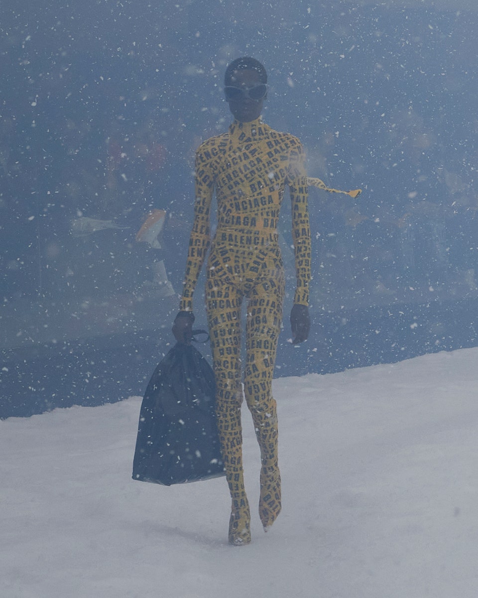 Balenciaga FW22-23: Μια συλλογή με μηνύματα για την Ουκρανία-2