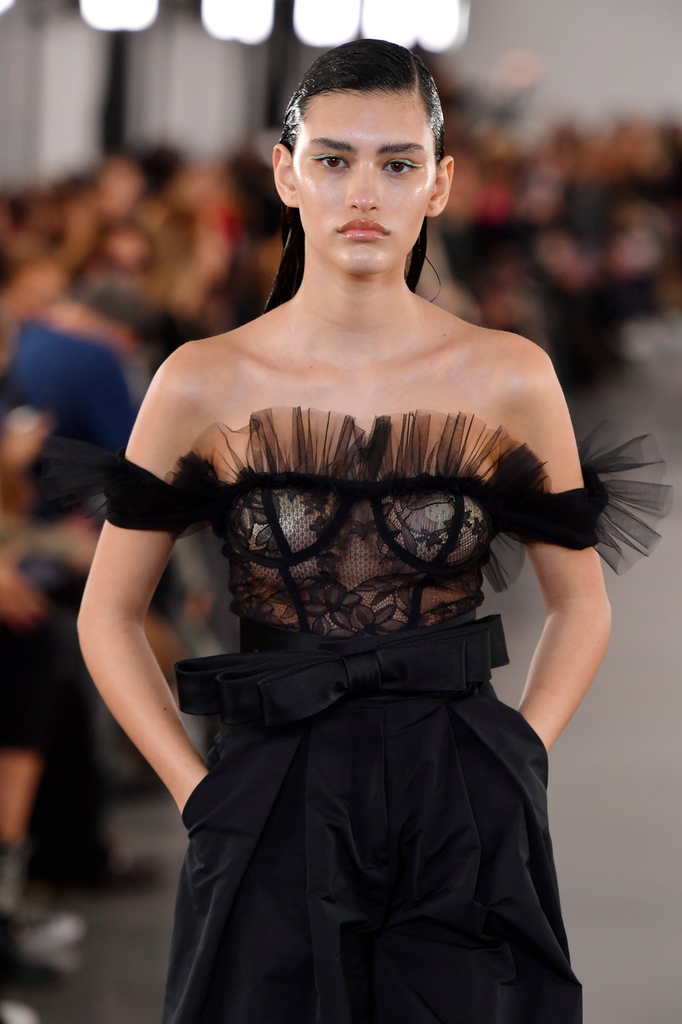 Wet look: Πώς να δημιουργήσετε το hair trend στο σπίτι-2