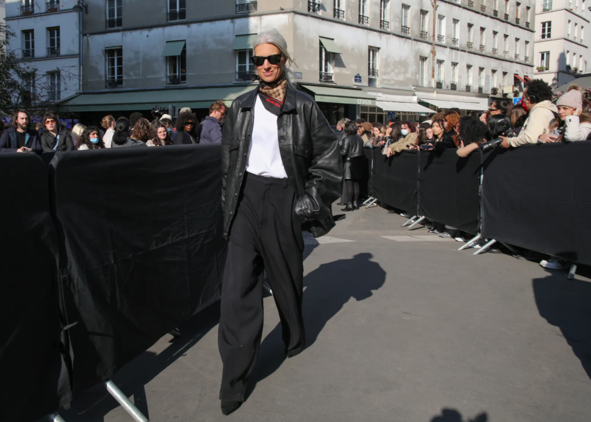 Φουλάρι: 8 so chic τρόποι να το φορέσετε από το street style-4