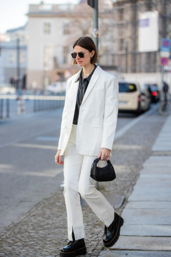 Slit pants: Ο οδηγός της Vogue για να φορέσετε το trend της άνοιξης-5