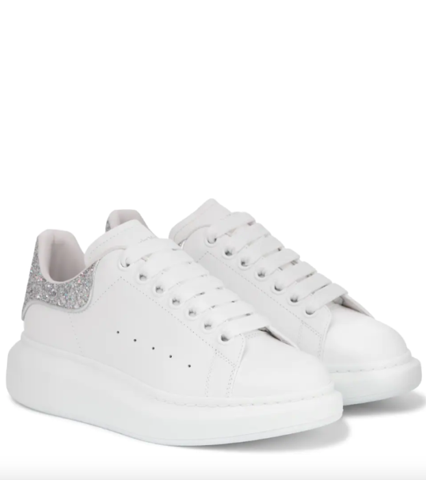 7 λευκά sneakers για τα εναλλακτικά bridal looks του καλοκαιριού-7