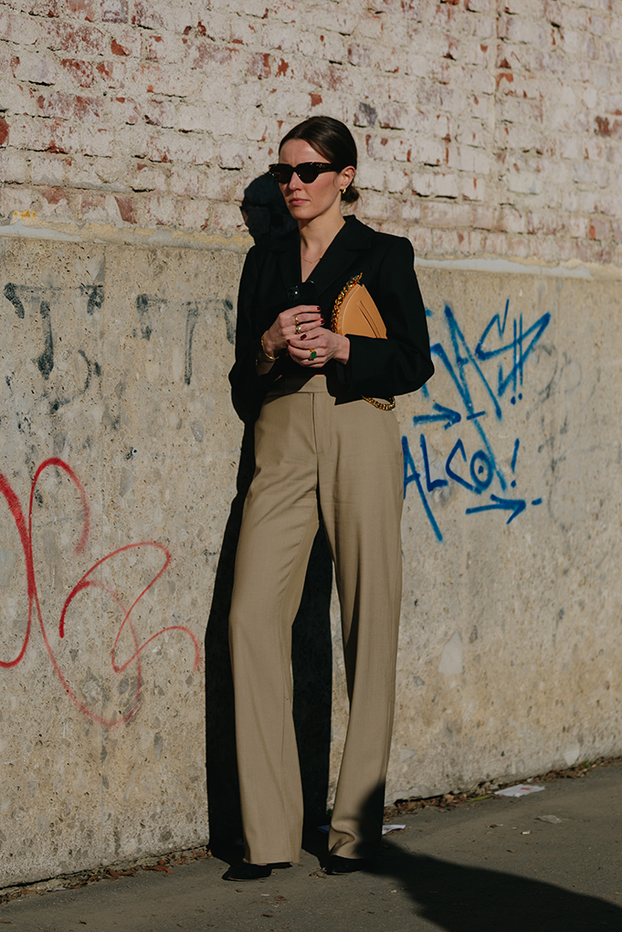 Μπεζ slouchy παντελόνι: 5 tips για να φορέσετε το κομμάτι-κλειδί της άνοιξης-5