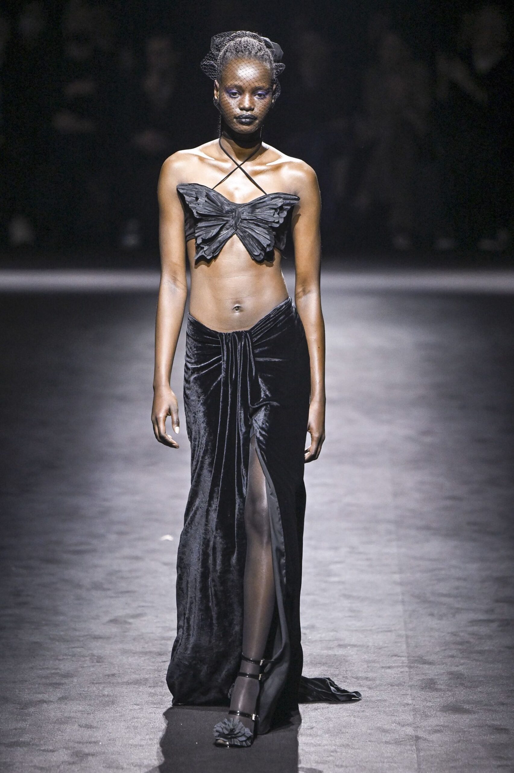 Slit skirt: Αυτές είναι οι πιο σέξι μίντι φούστες της σεζόν-5