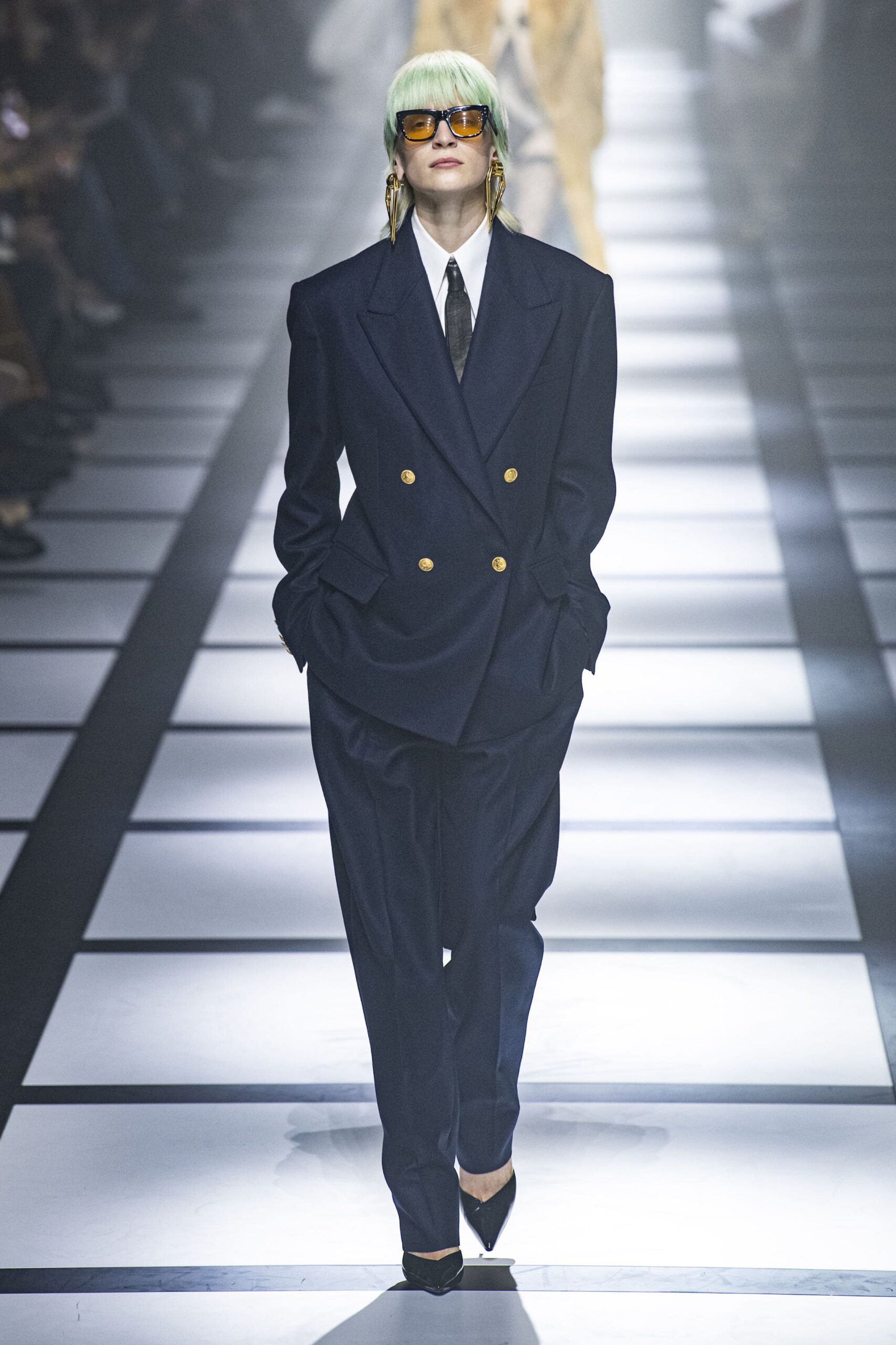Gucci Μαύρο κοστούμι: Eίναι πάντα η πιο elegant επιλογή-2