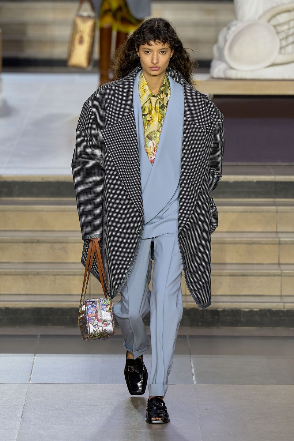 Peep-toe loafers: Τα φλατ παπούτσια που θα γίνουν τάση-4