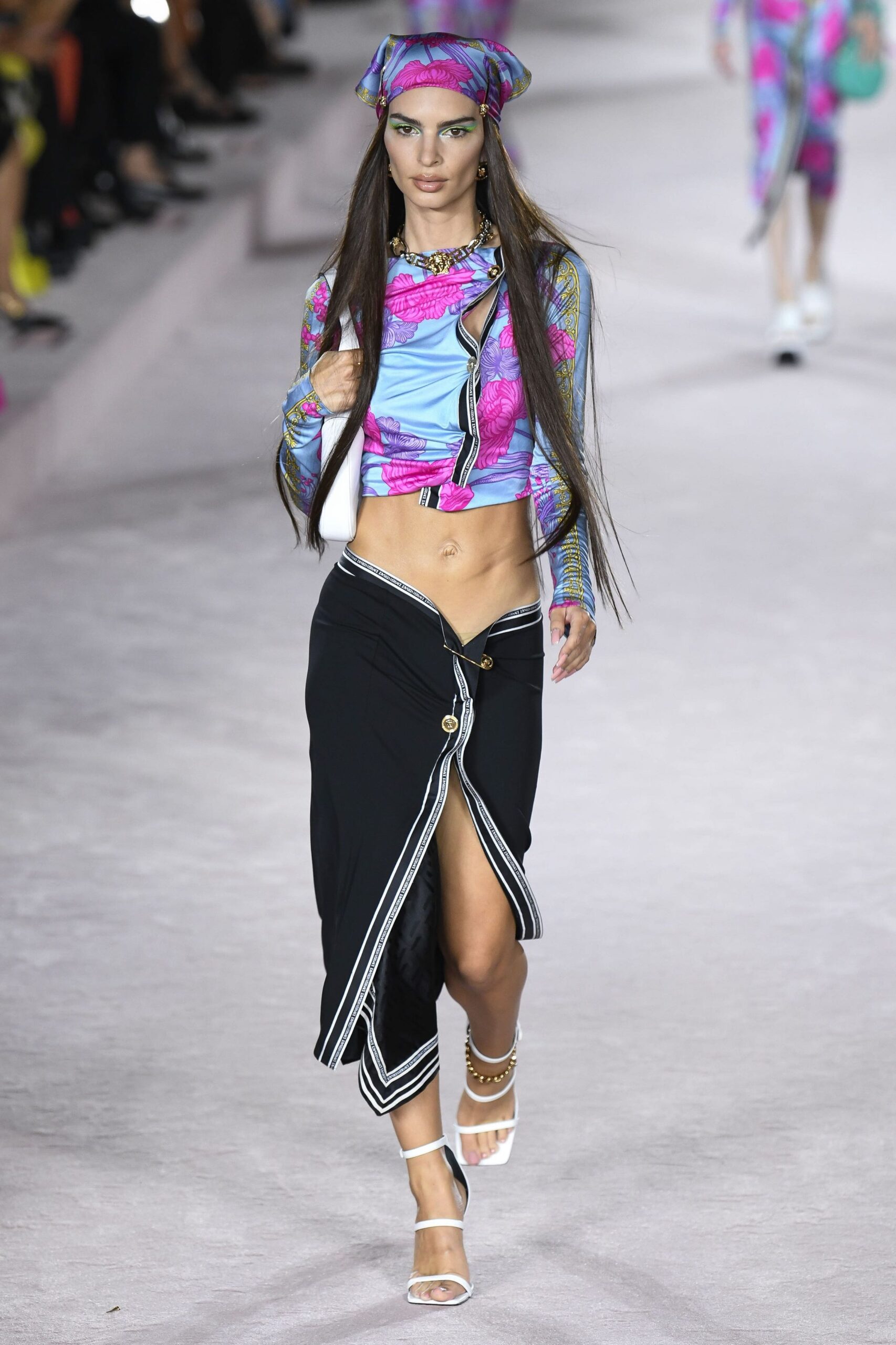 Slit skirt: Αυτές είναι οι πιο σέξι μίντι φούστες της σεζόν-2