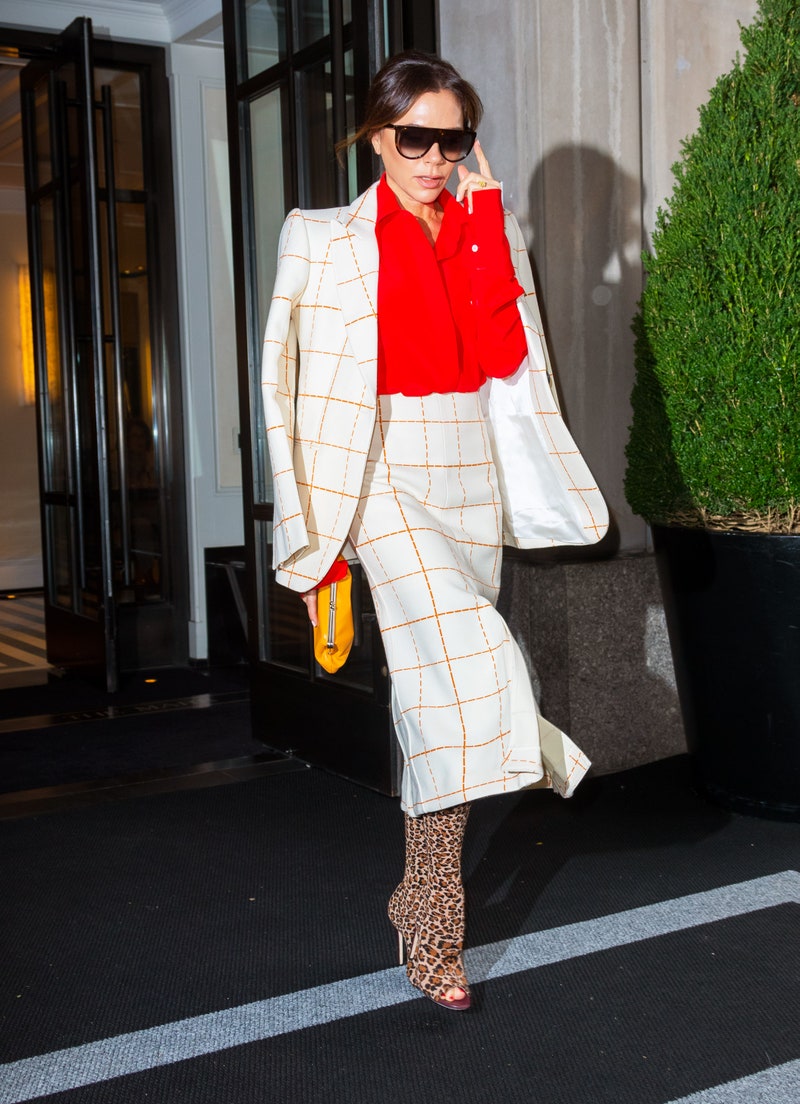 Victoria Beckham: 9 χρωματιστά outfit που αποδεικνύουν την αλλαγή στο στιλ της-5