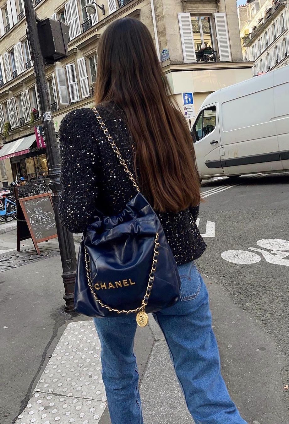 αυτή-η-chanel-τσάντα-είναι-η-νέα-fashion-εμμονή-των-it-218974