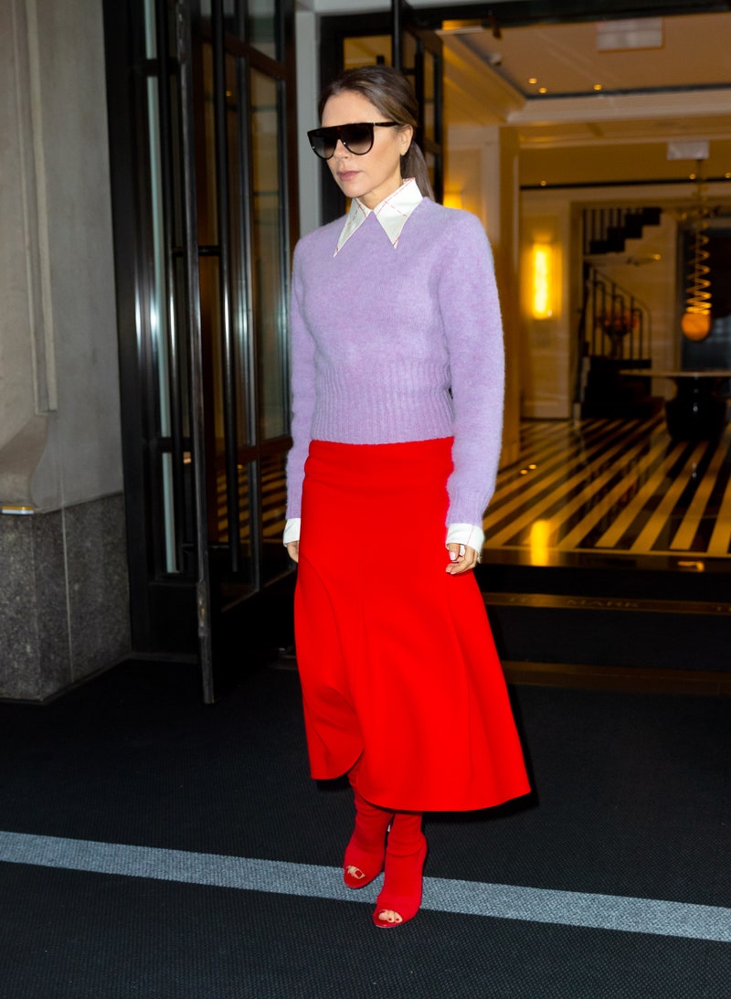 Victoria Beckham: 9 χρωματιστά outfit που αποδεικνύουν την αλλαγή στο στιλ της-3