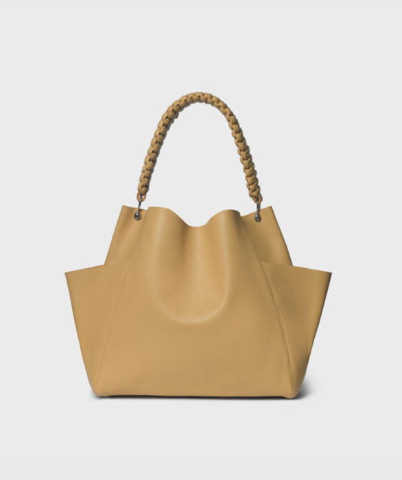 Ξεχάστε τις micro bags, οι oversized τσάντες επιστρέφουν για το καλοκαίρι-3