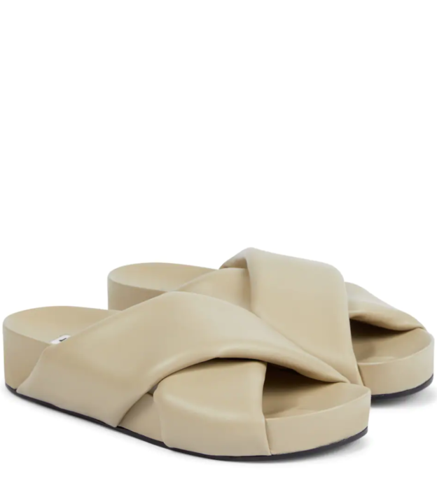 9 άνετα slides για τα comfy chic looks του καλοκαιριού-5