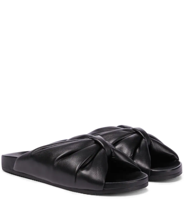 9 άνετα slides για τα comfy chic looks του καλοκαιριού-3
