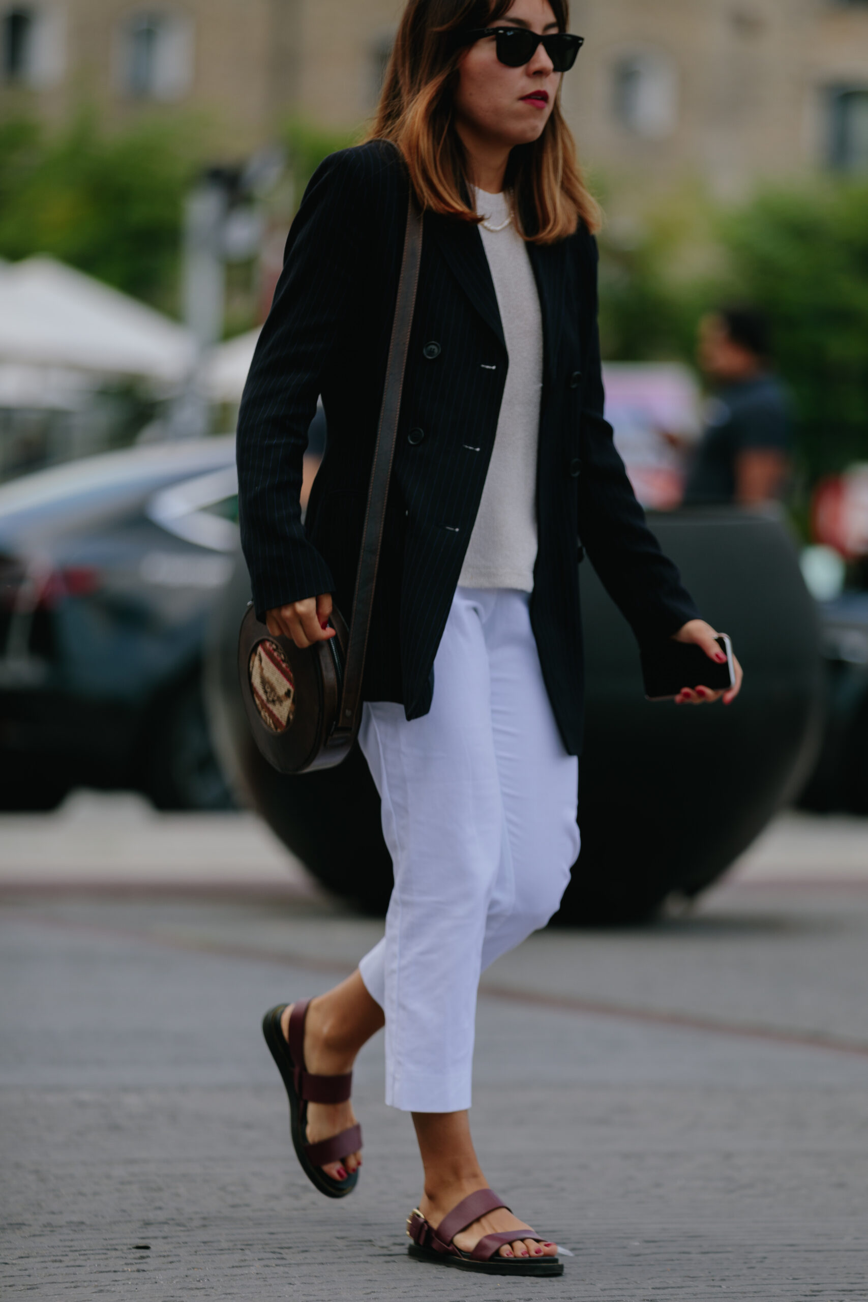 8 easy-to-style εμφανίσεις με τζιν για την μεταβατική περίοδο-4