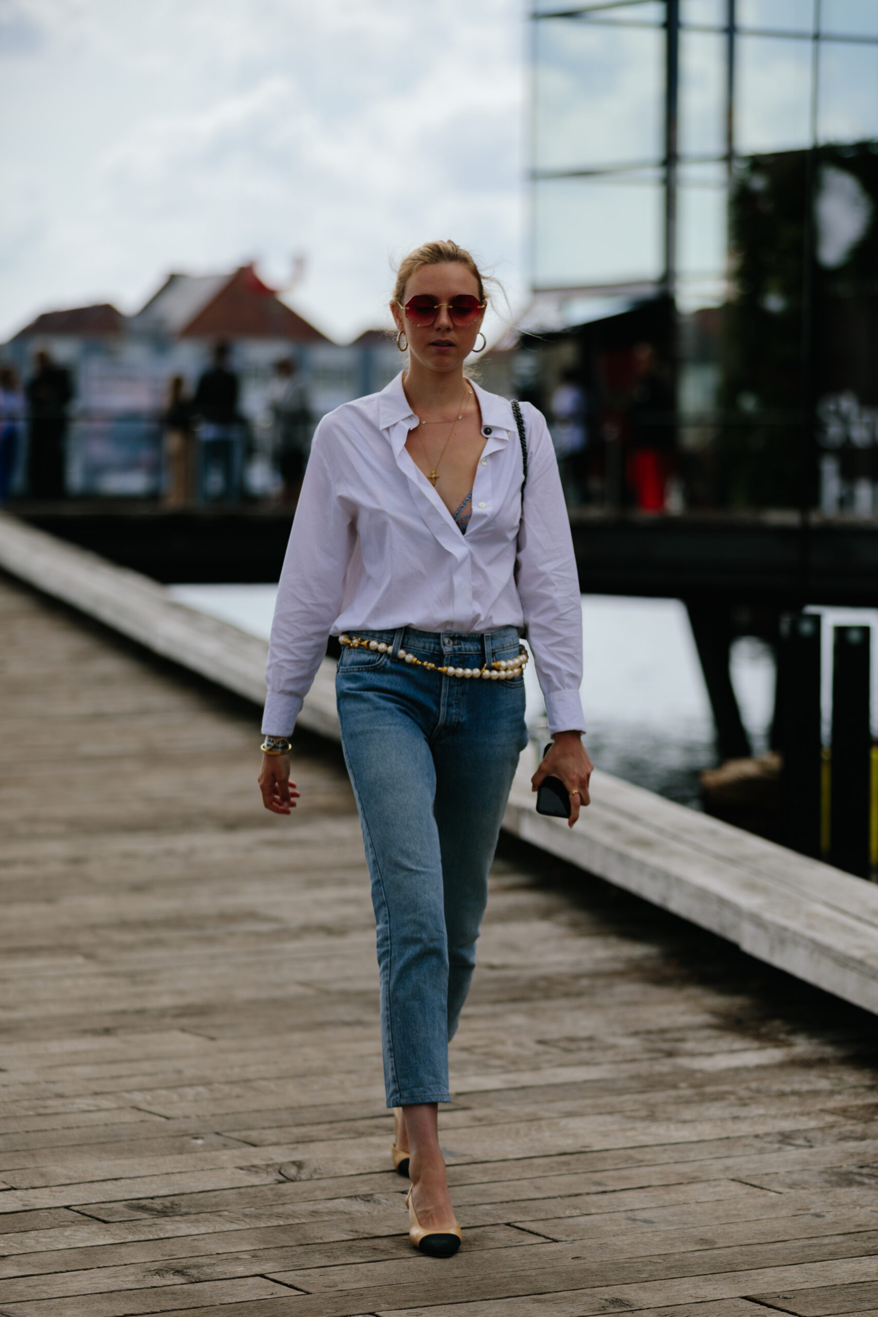 8 easy-to-style εμφανίσεις με τζιν για την μεταβατική περίοδο-5
