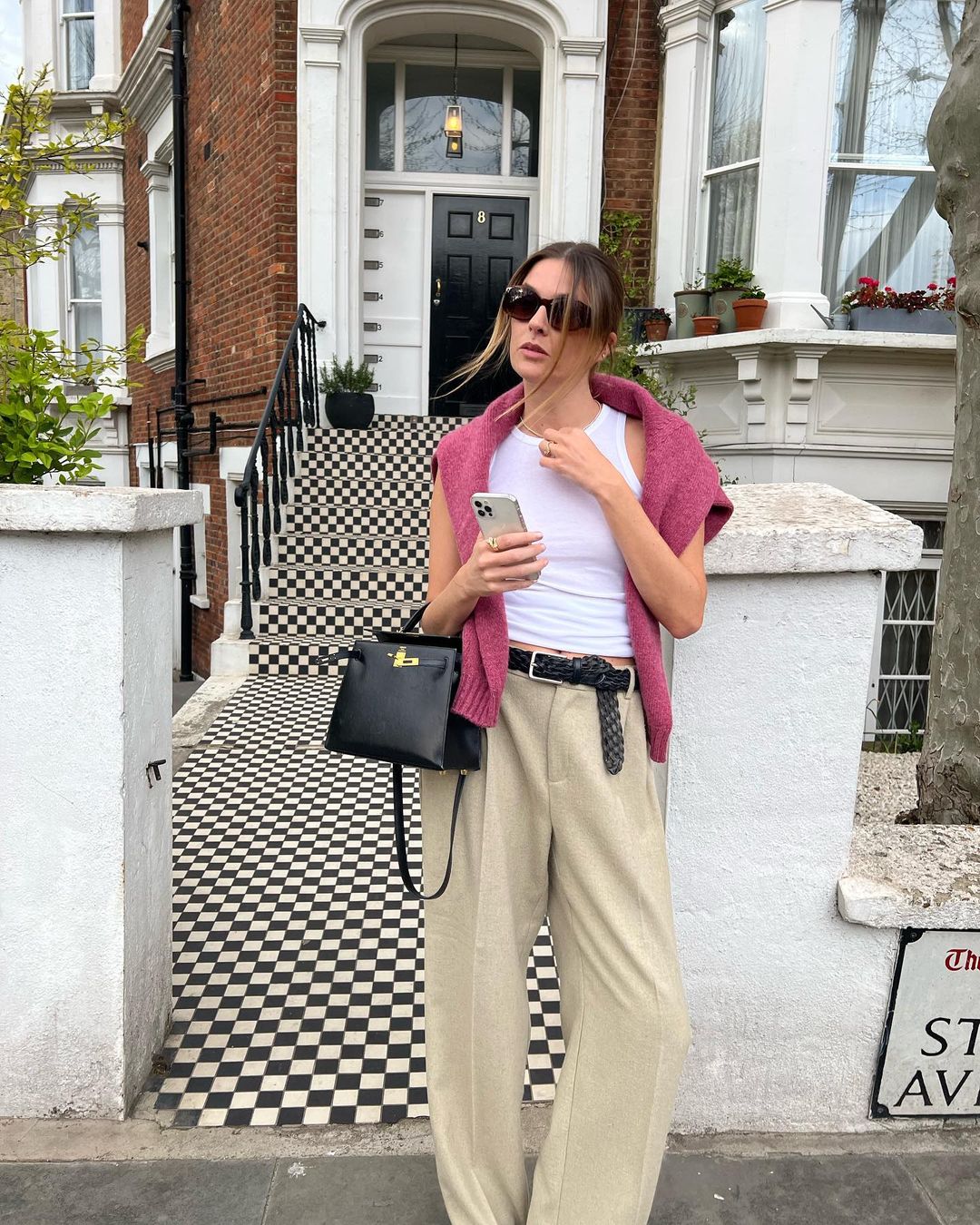 Το νέο parisian chic περιλαμβάνει baggy τζιν και sneakers-3