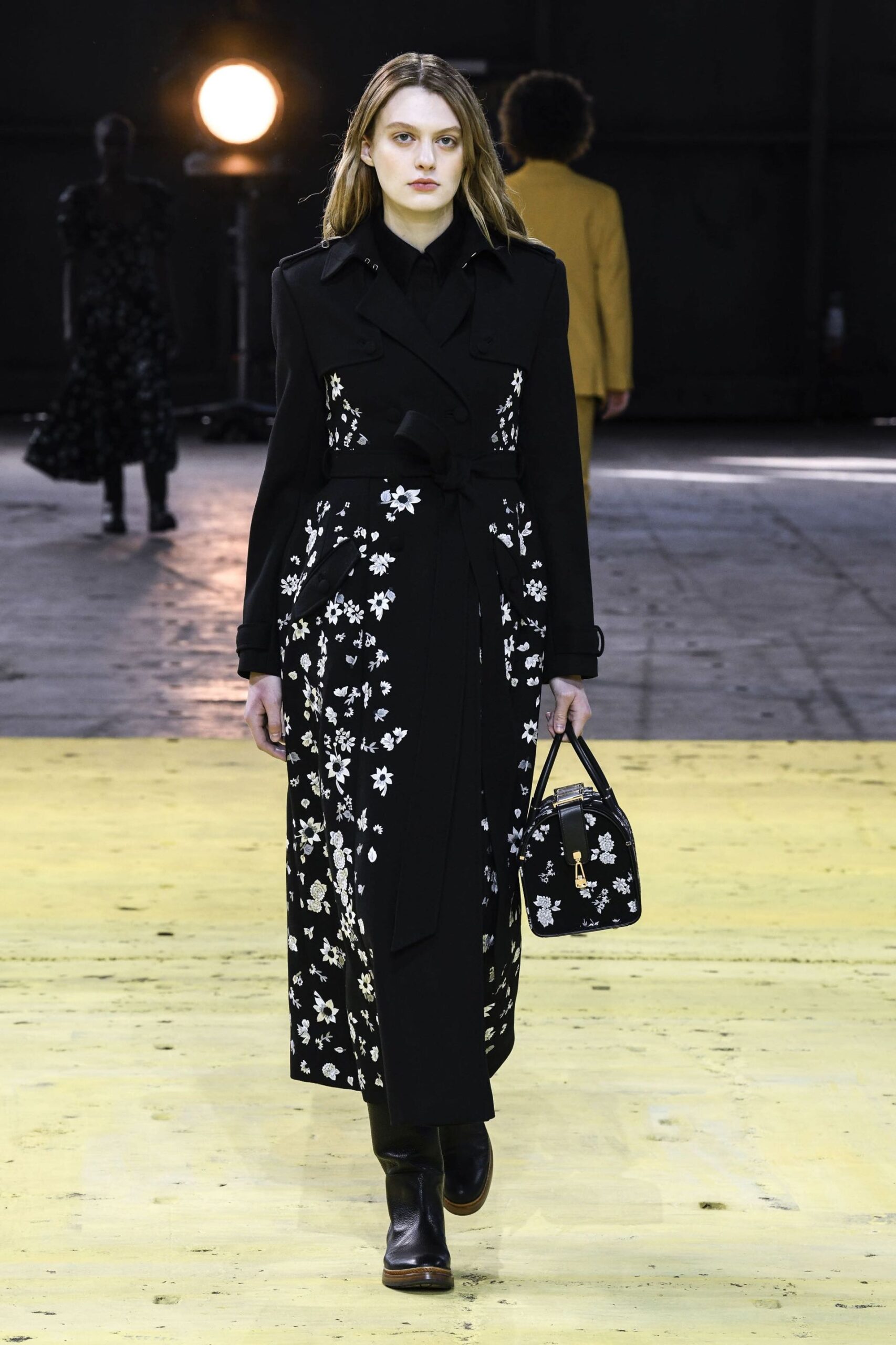 Gabriela Hearst Bauletto bag: Οι ρετρό τσάντες που θα κρατήσουμε φέτος-4
