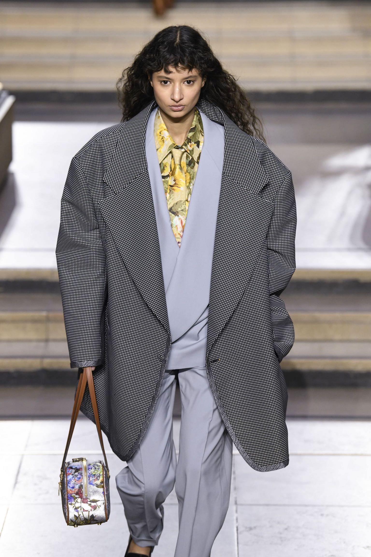 Louis Vuitton Bauletto bag: Οι ρετρό τσάντες που θα κρατήσουμε φέτος-2