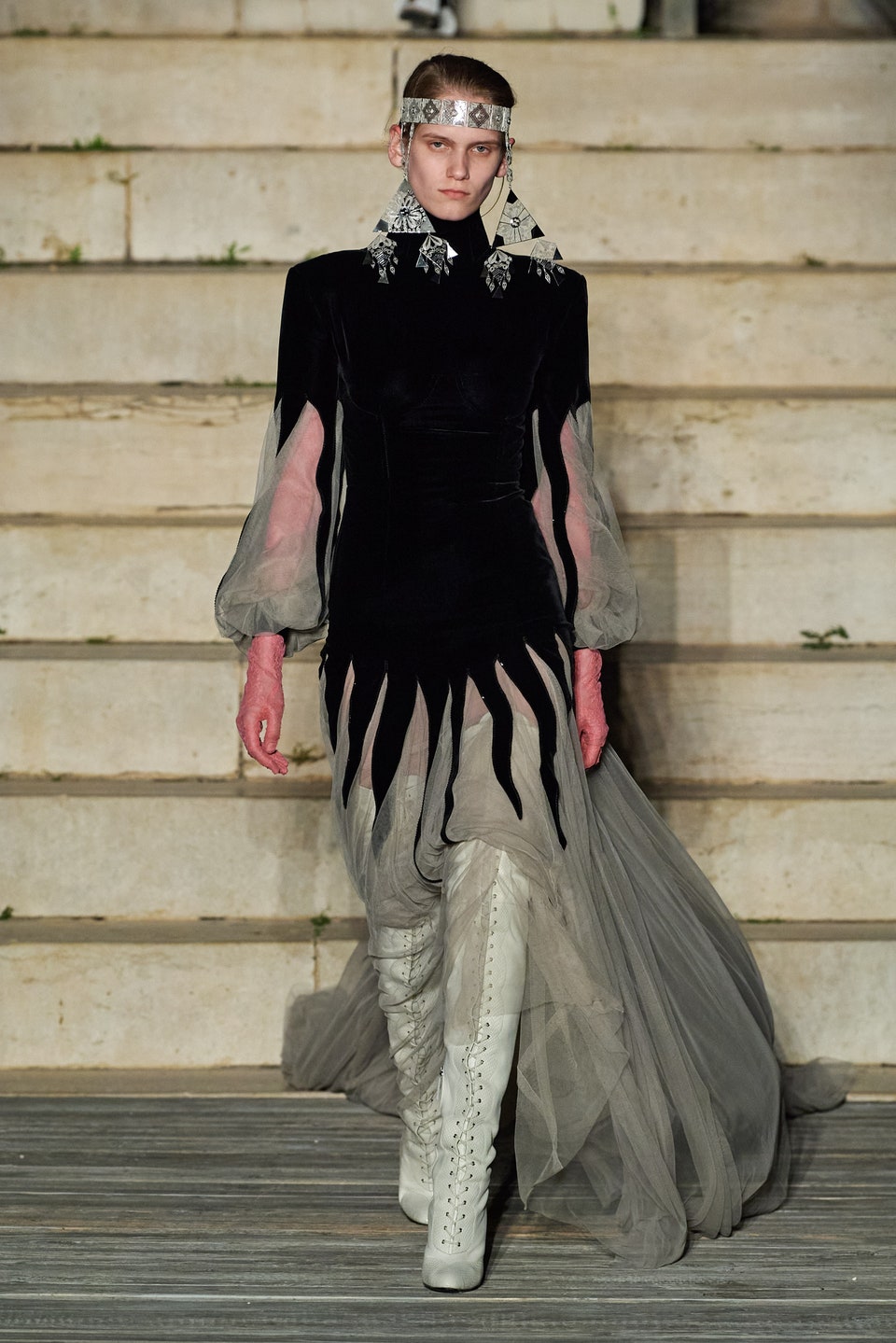 Όλα όσα πρέπει να ξέρετε για το Gucci Cosmogonie show-17