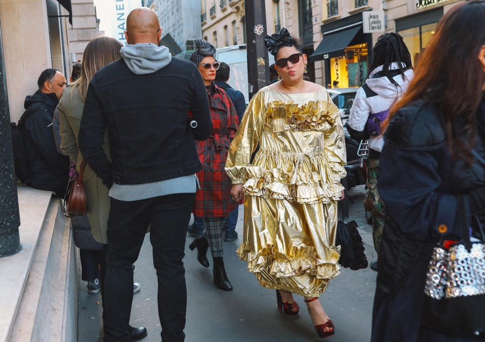Gilded Glamour: Πώς θα φορέσουμε το θέμα του Met Gala 2022 στο street style;-9