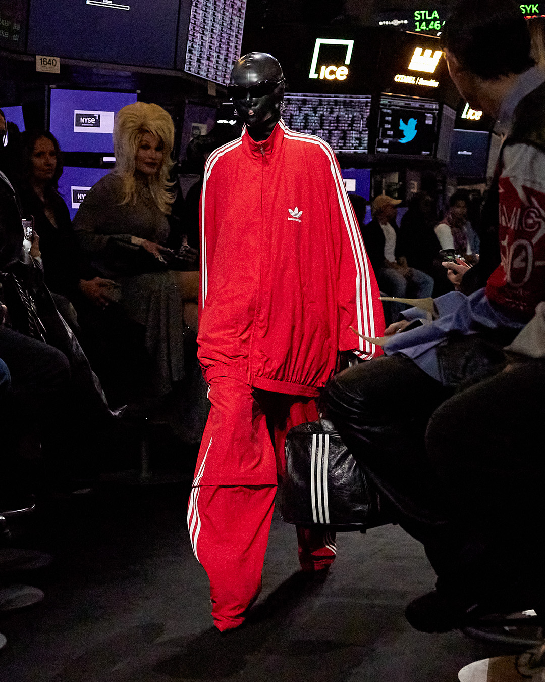 Balenciaga Spring 2023: Όλες οι λεπτομέρειες για το show στη Wall Street-5