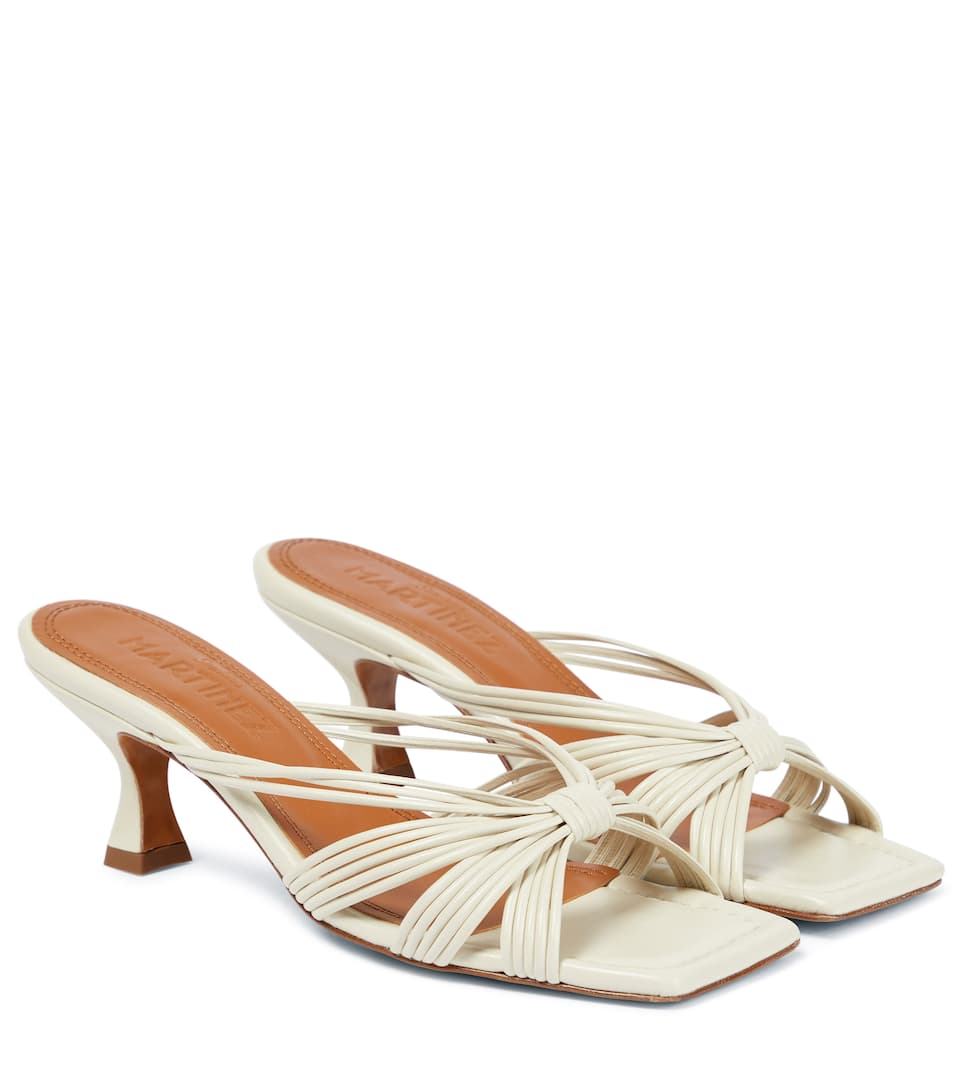 8 άνετα mid-heeled πέδιλα που φορούν οι best dressed γυναίκες-7