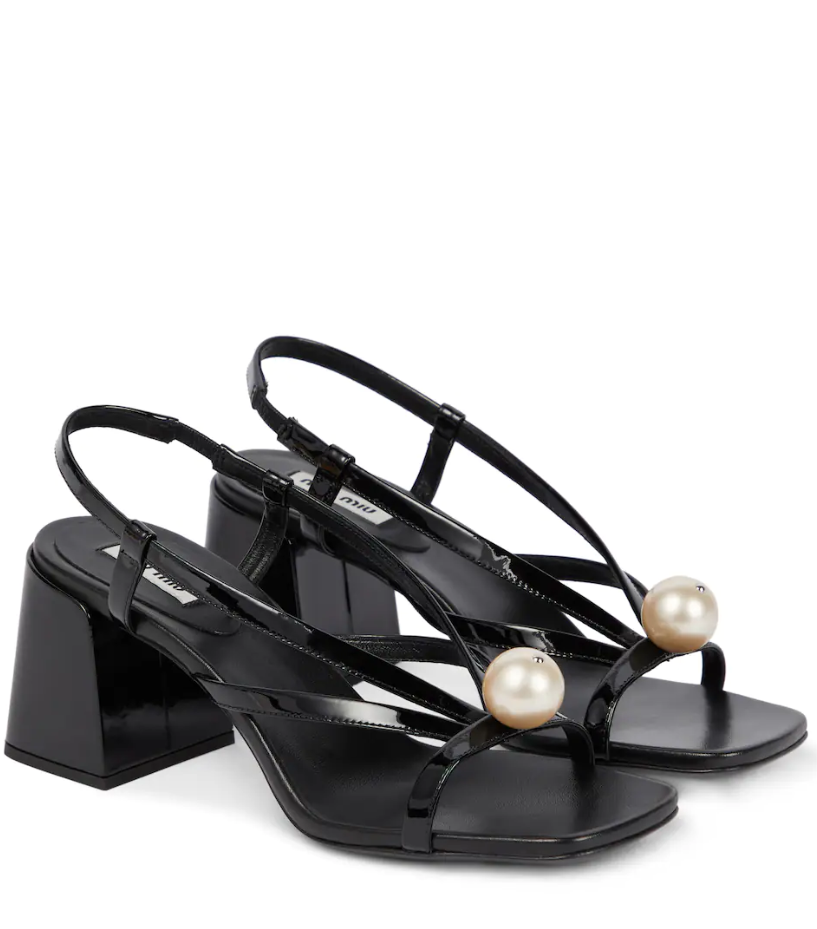 8 άνετα mid-heeled πέδιλα που φορούν οι best dressed γυναίκες-2