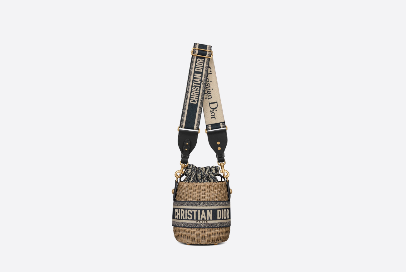 Οι νέες basket bags είναι κατάλληλες και για βραδινά outfits-3
