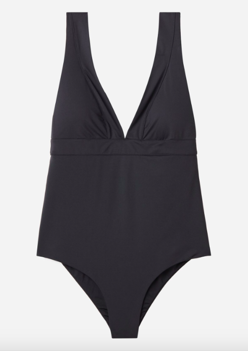 9 summer essentials που δεν λείπουν ποτέ από τη γκαρνταρόμπα μας-5