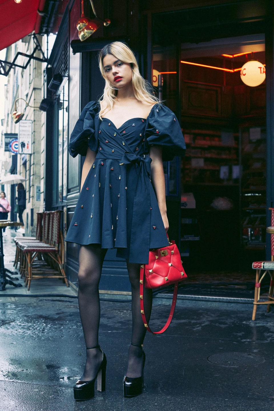Mary Janes και φόρεμα: Ο parisian chic συνδυασμός του καλοκαιριού-4