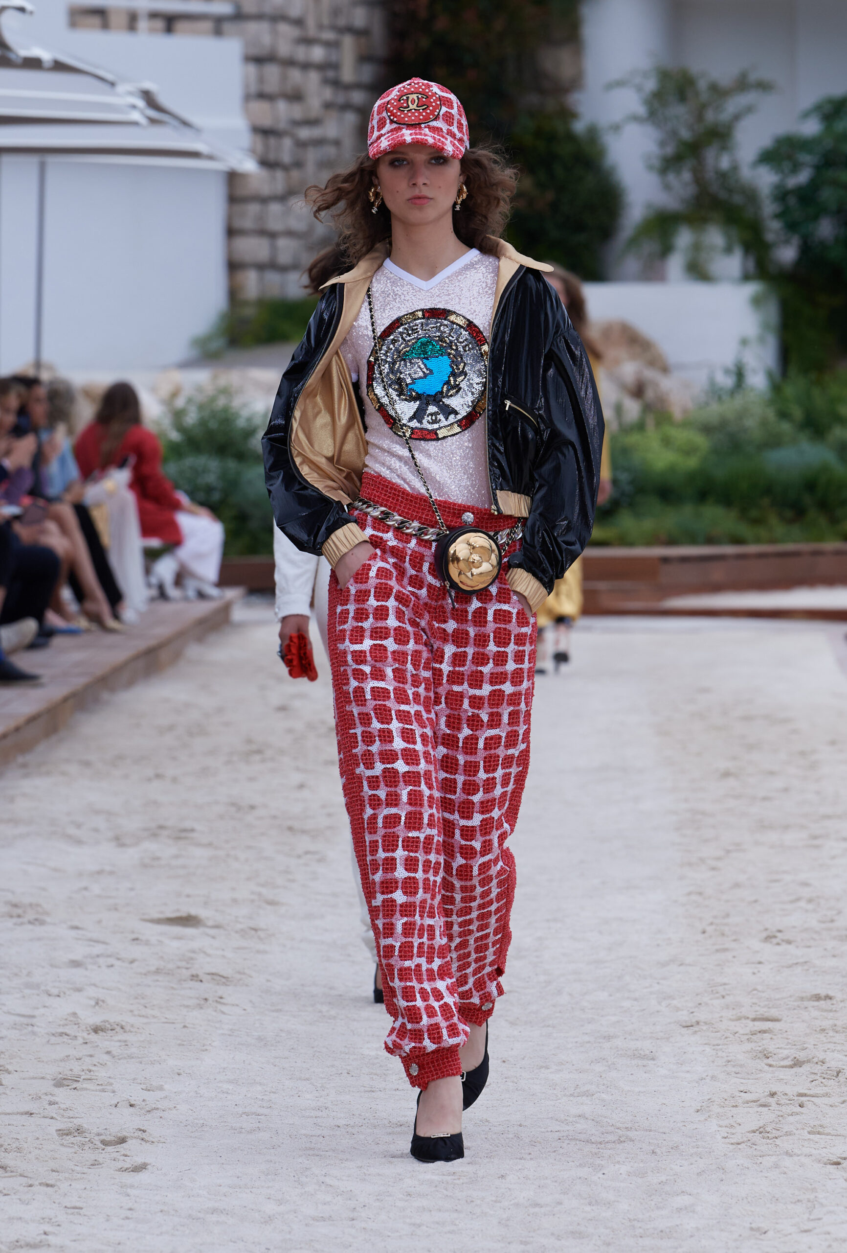 To Chanel Cruise 2022/23 show ήταν Formula 1 inspired-10