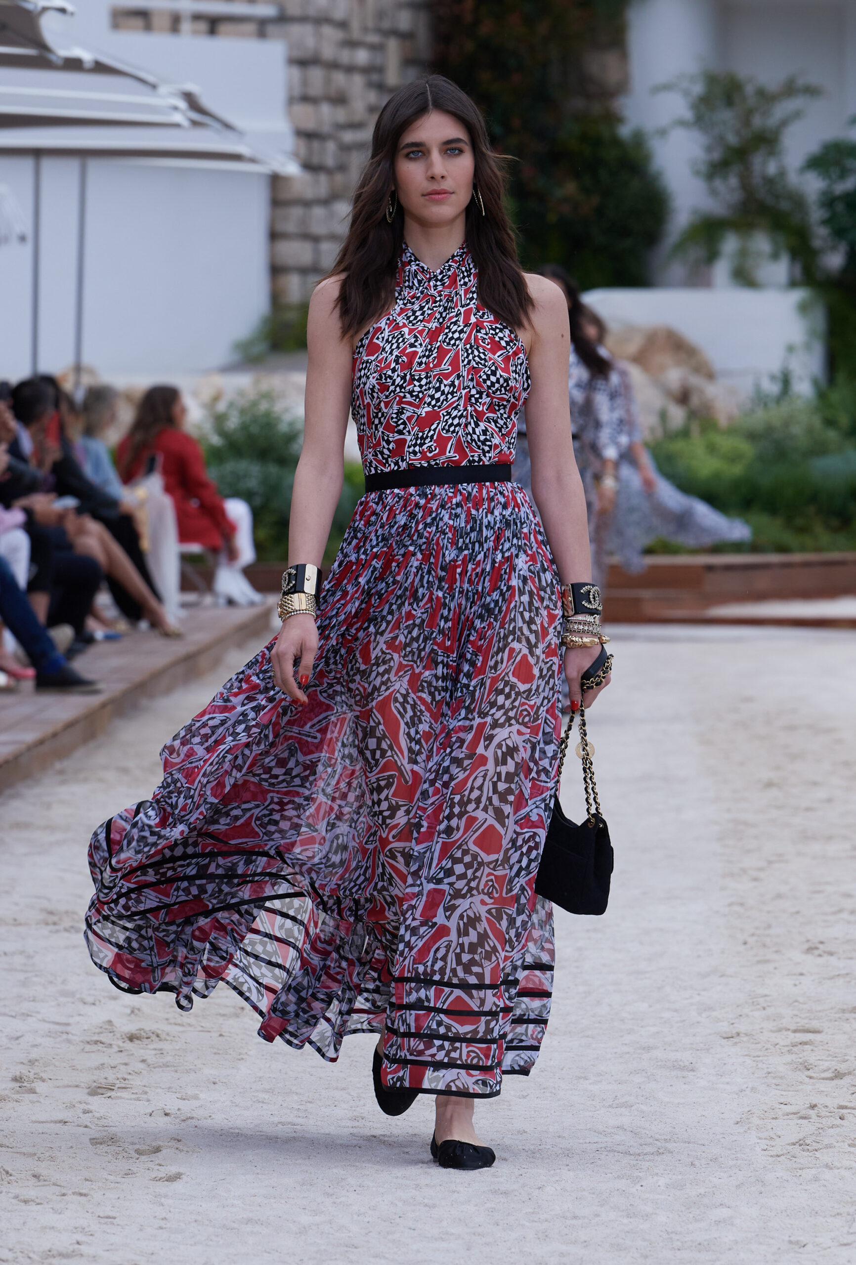 To Chanel Cruise 2022/23 show ήταν Formula 1 inspired-13