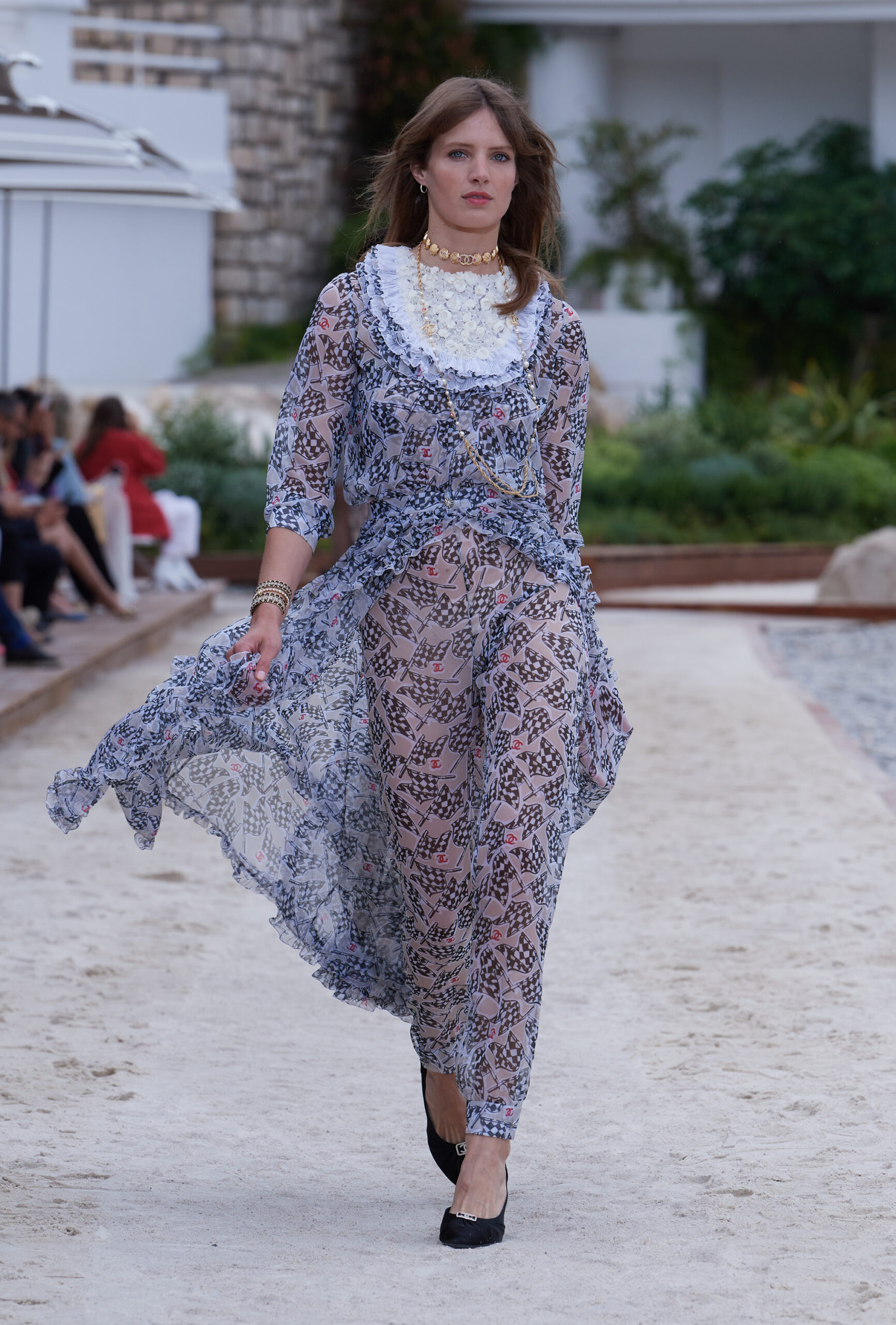 To Chanel Cruise 2022/23 show ήταν Formula 1 inspired-20