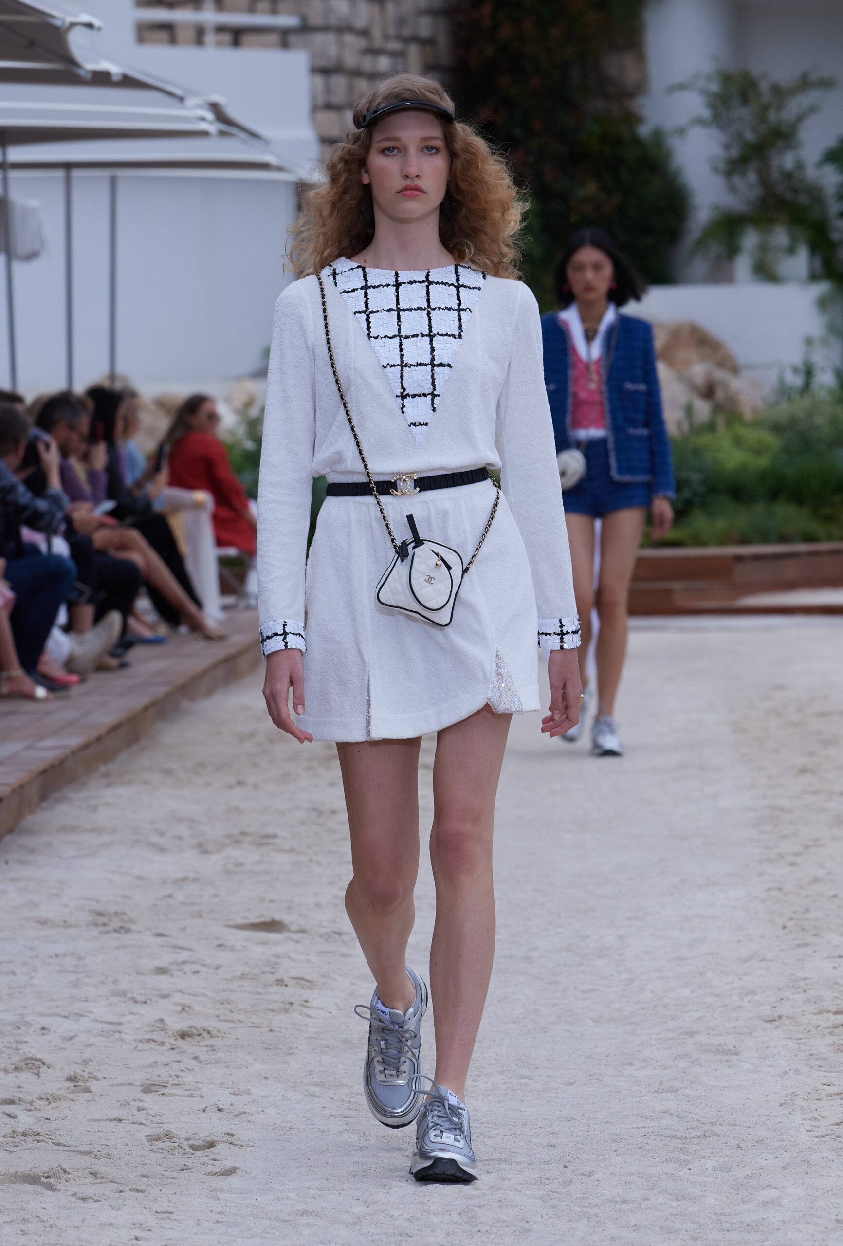 To Chanel Cruise 2022/23 show ήταν Formula 1 inspired-7